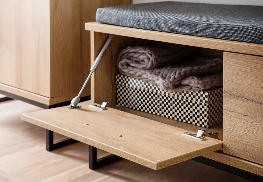 Garderobenbank detail