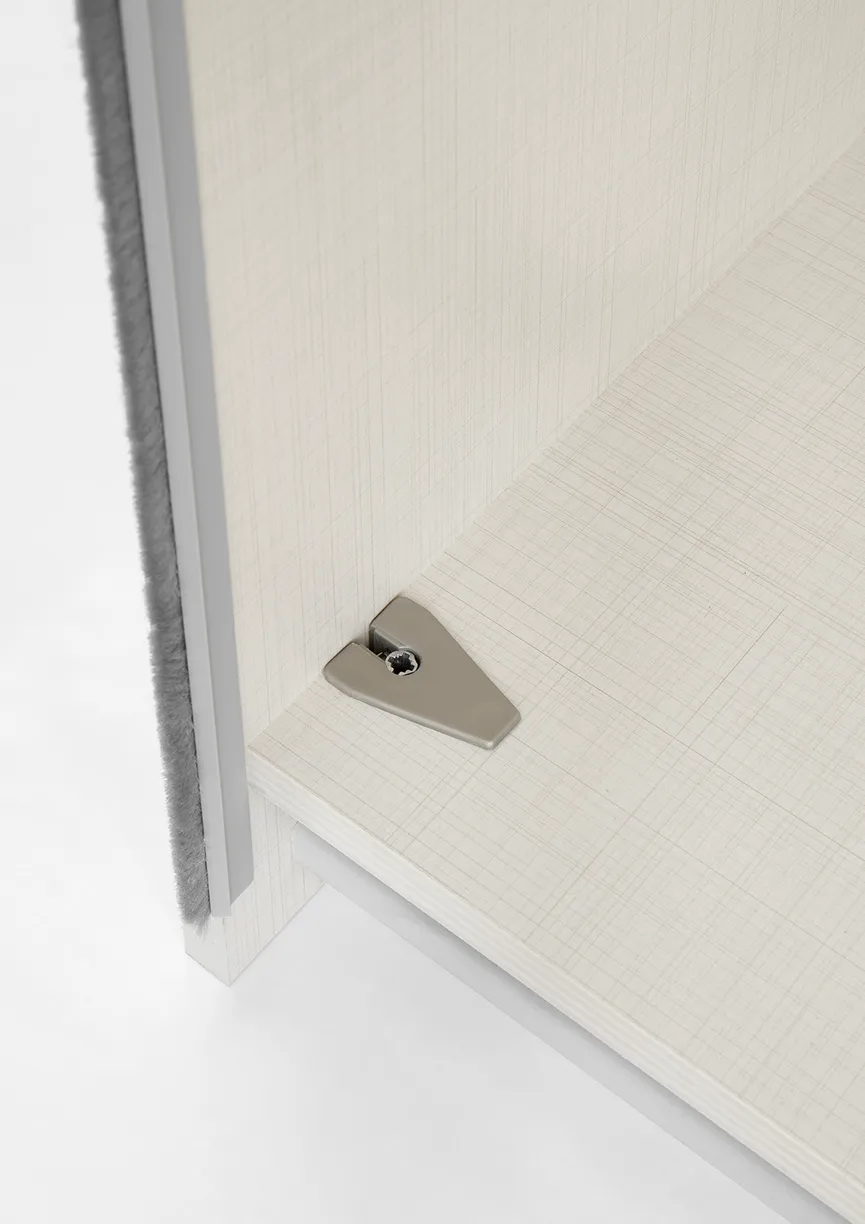 Schwebetürenschrank 3-trg. detail