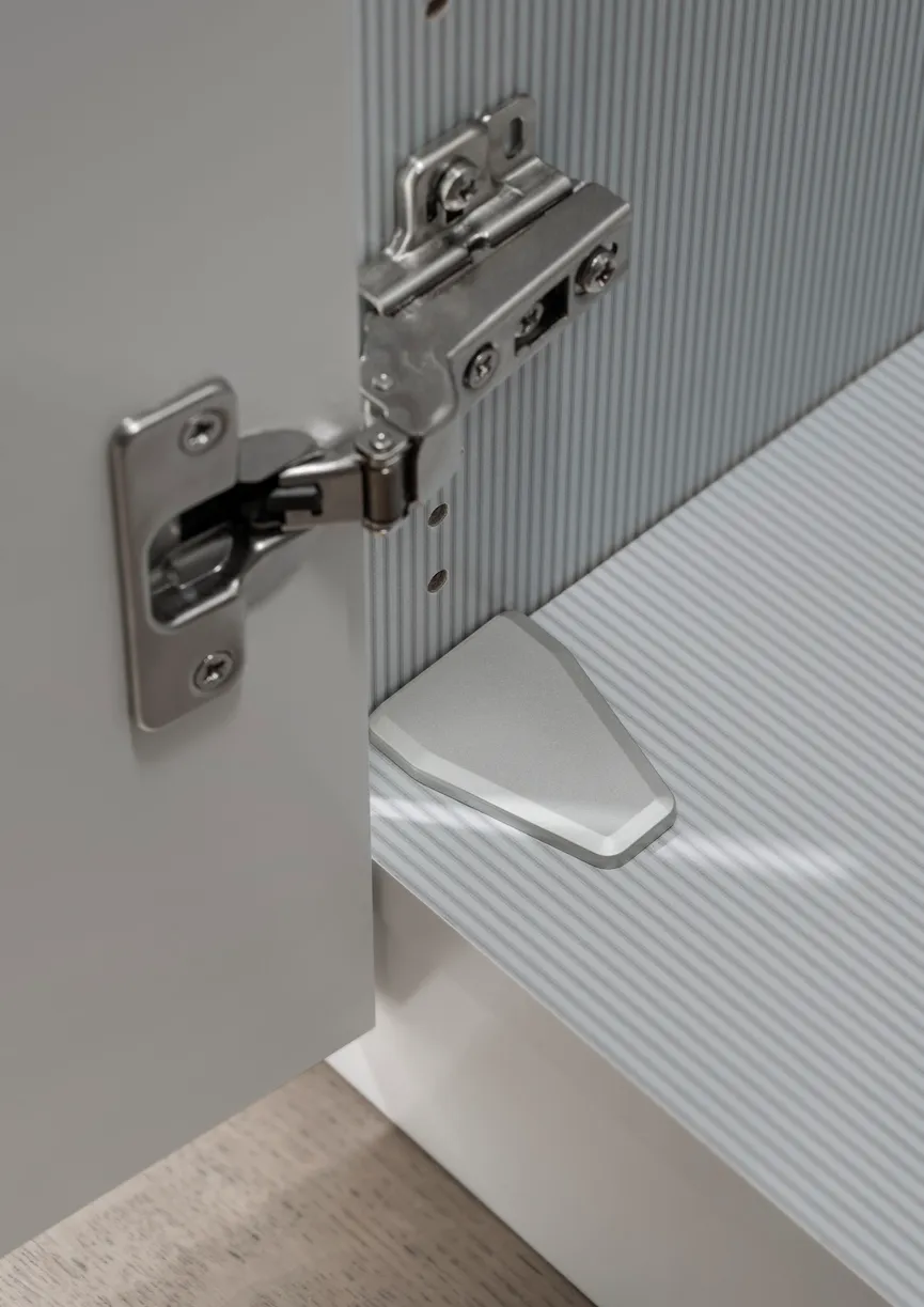 Drehtürenschrank 5-trg. detail