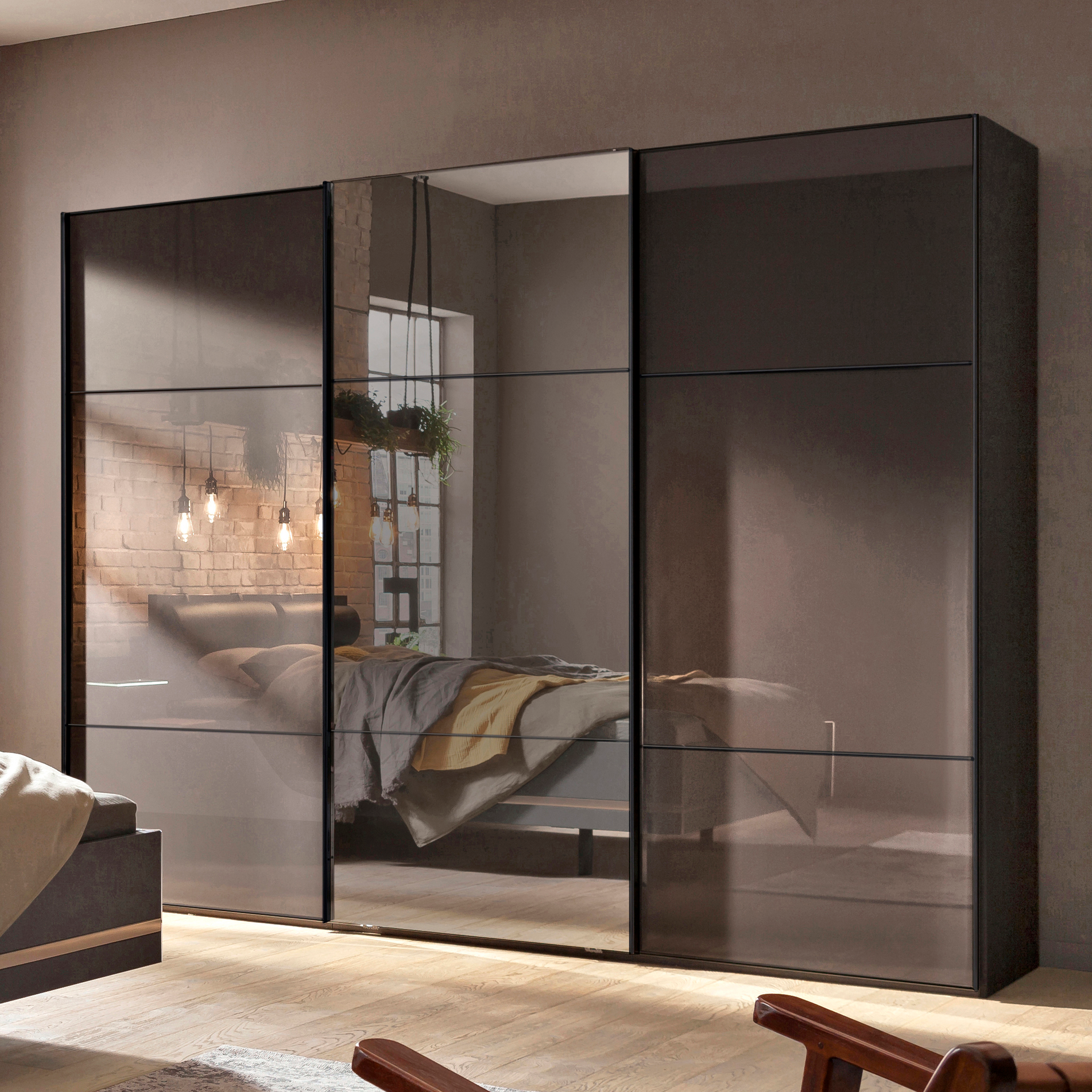 Schwebetürenschrank