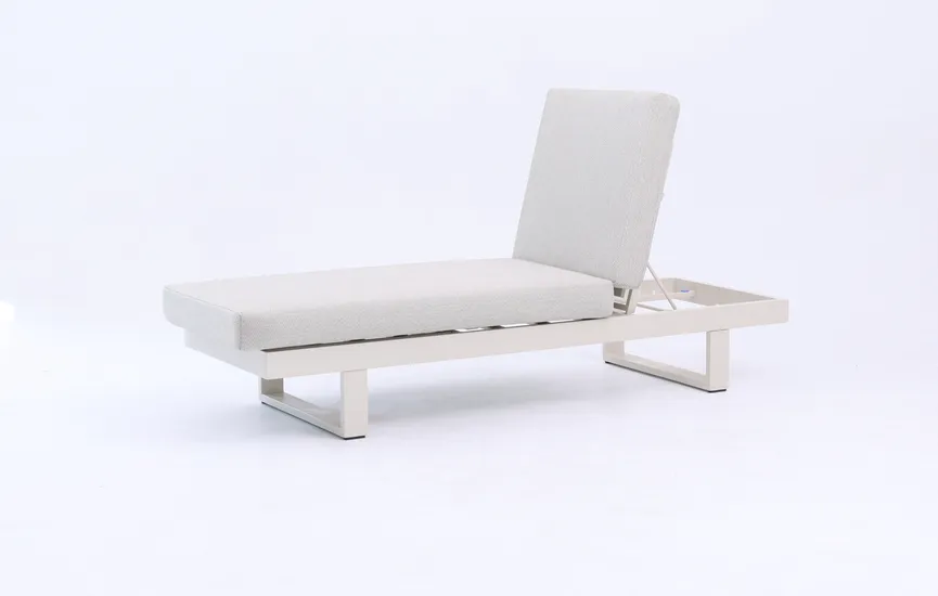 Sofaliege Creme Aluminium detail