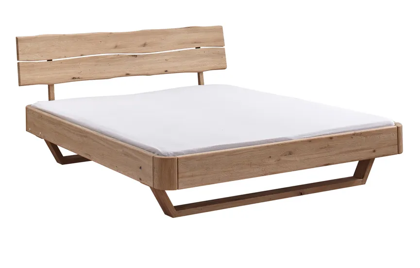 Holzbett mit Kufen hauptaufnahme
