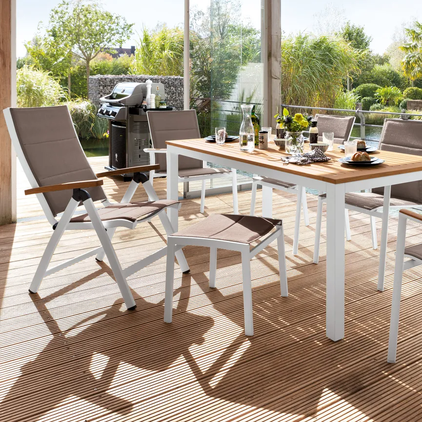 ** Hocker weiss milieu