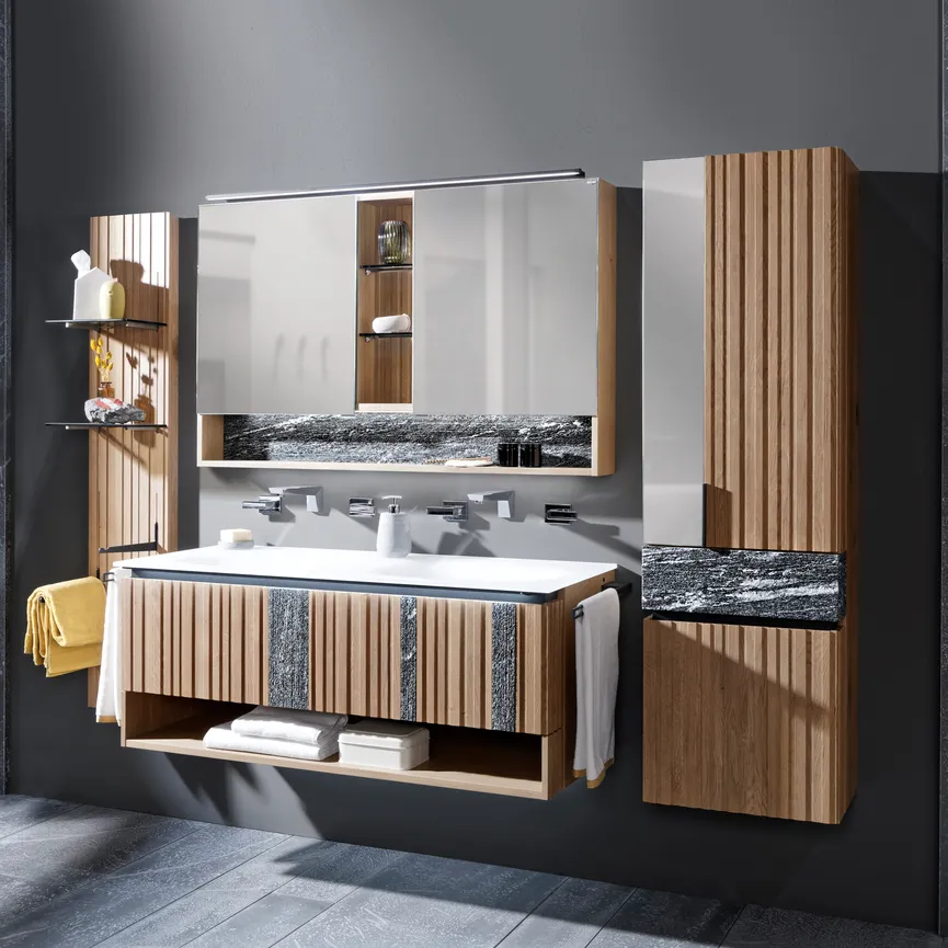 *Spiegelschrank milieu