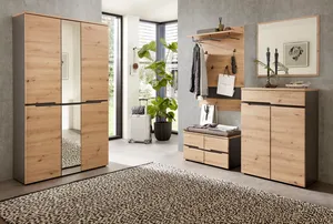 Garderobenschrank