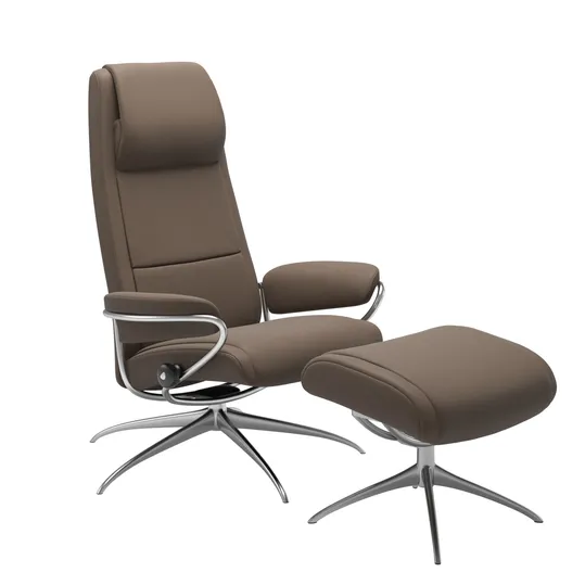 Sessel mit Hocker