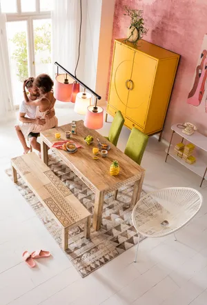 Esstisch mit Schüben