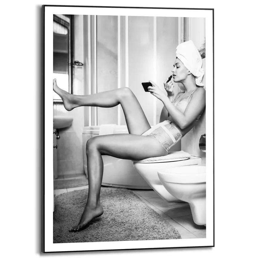 Bild gerahmt "Getting Dressed" hauptaufnahme