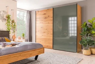 Schwebetürenschrank