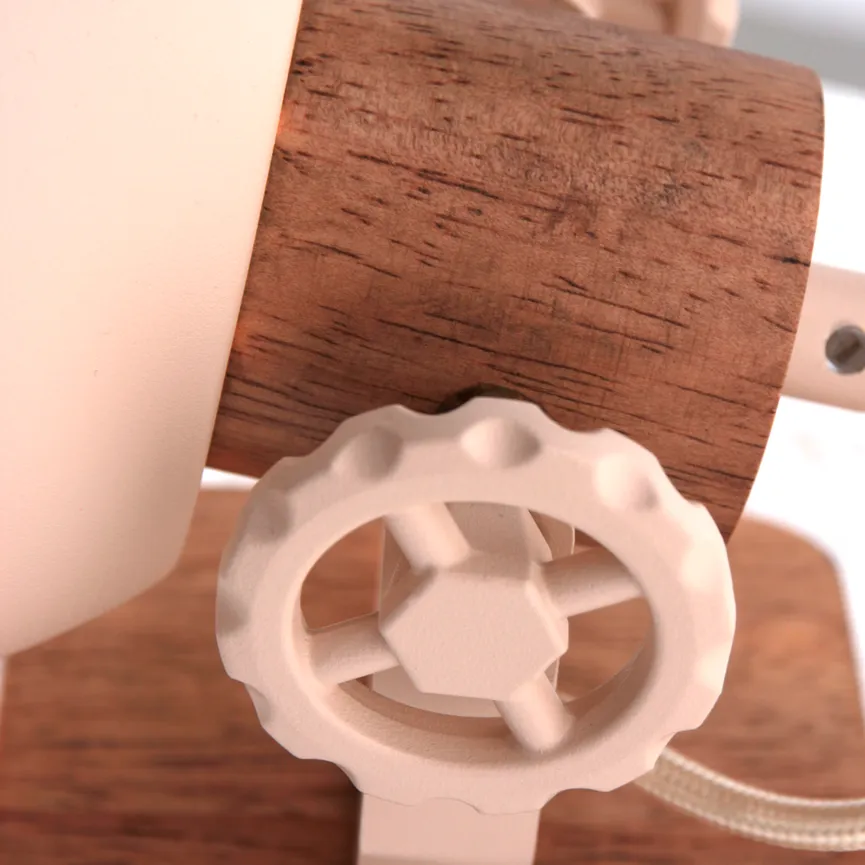 Strahler "Gearwood" detail