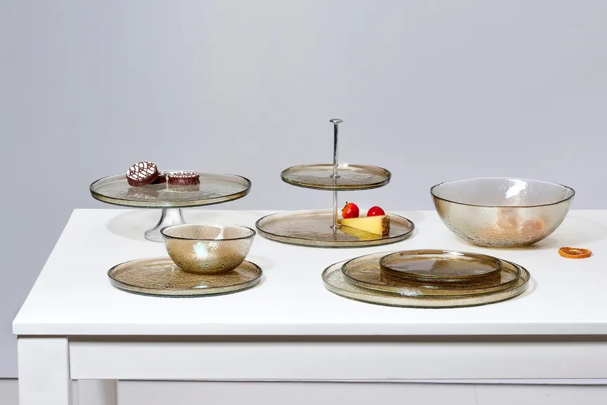 Platte "Luzia" braun auf Fuß milieu