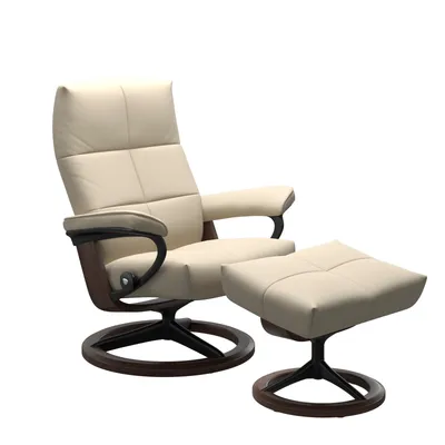 Sessel mit Hocker