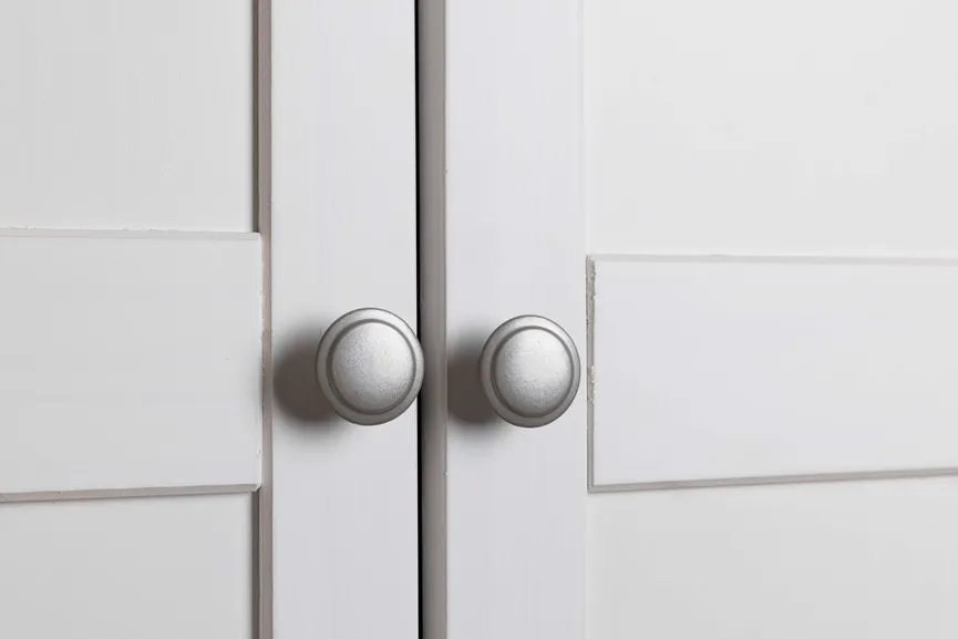 Drehtürenschrank 3-trg. detail
