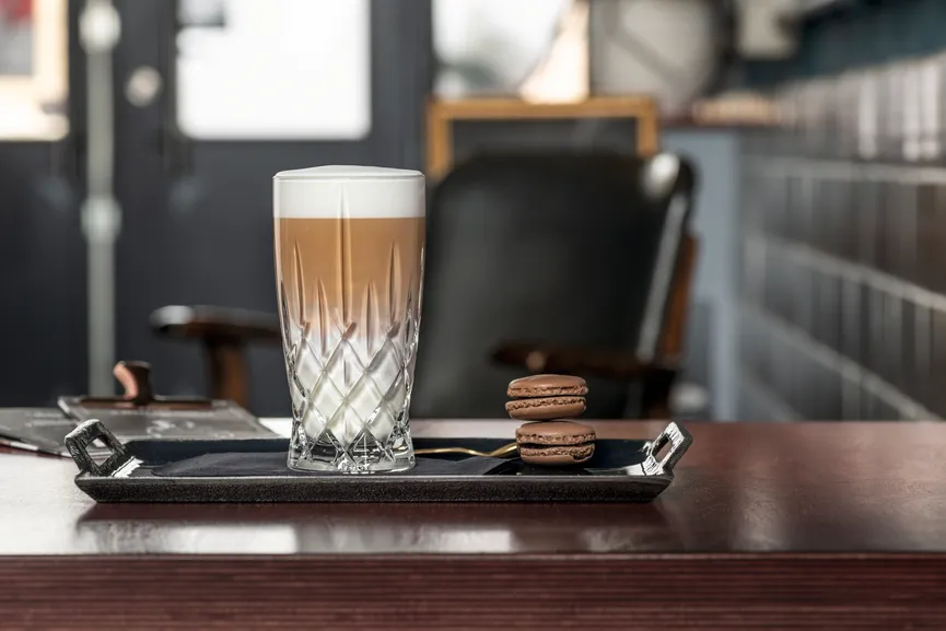 Latte-Macchiato-Becher milieu