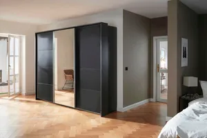 Schwebetürenschrank