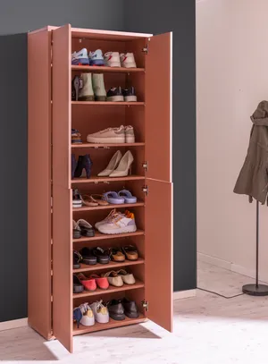 Garderobenschrank