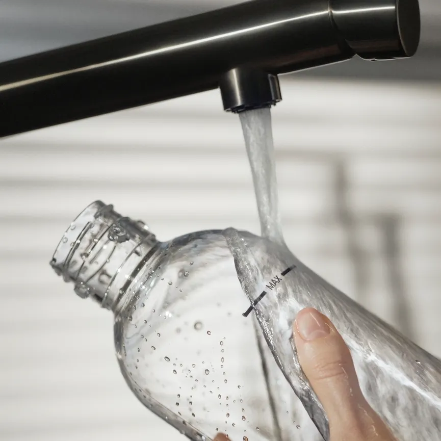 Flasche "Element One" silber detail
