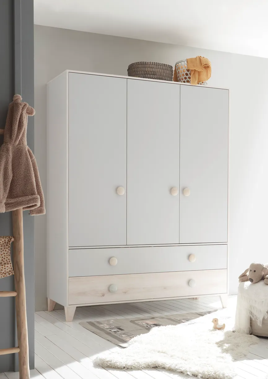 Kleiderschrank 3-trg. detail