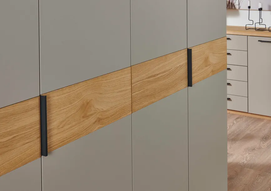 Drehtürenschrank 4-trg. detail