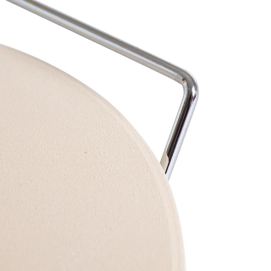 Pizzastein mit Drahtgestell detail