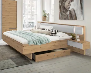 Bett mit Nachttischen