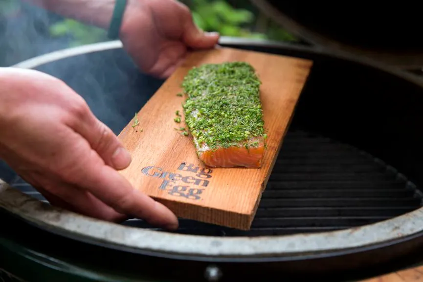 Grillplanken aus Holz Zeder detail