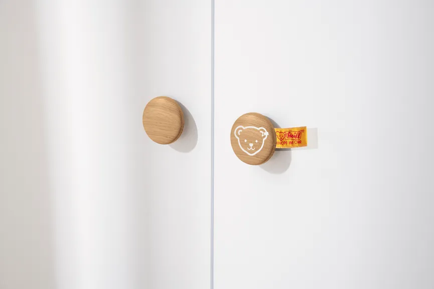 Kleiderschrank 2-trg. detail