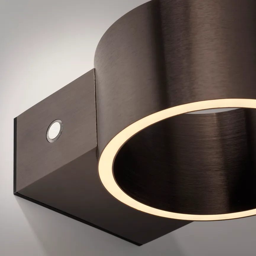 Akku-Wandleuchte "PURE-Clipse" detail