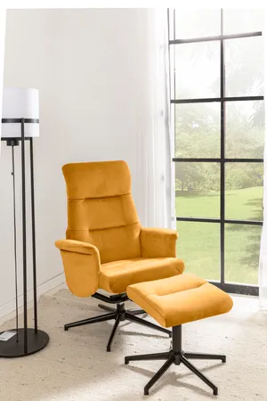 Sessel mit Hocker