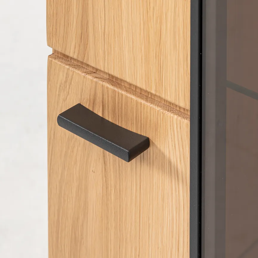 Vitrine rechtsanschlag detail