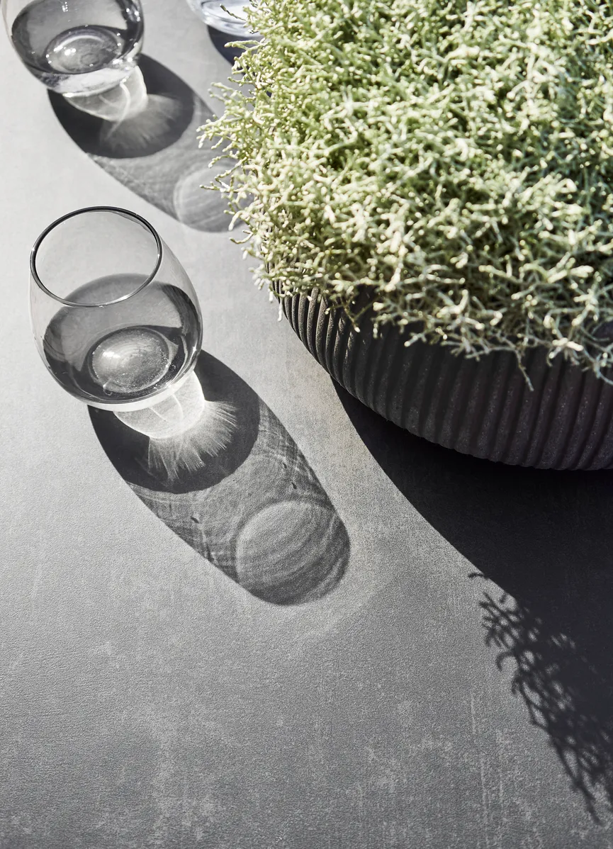 Elements Alu Tisch detail