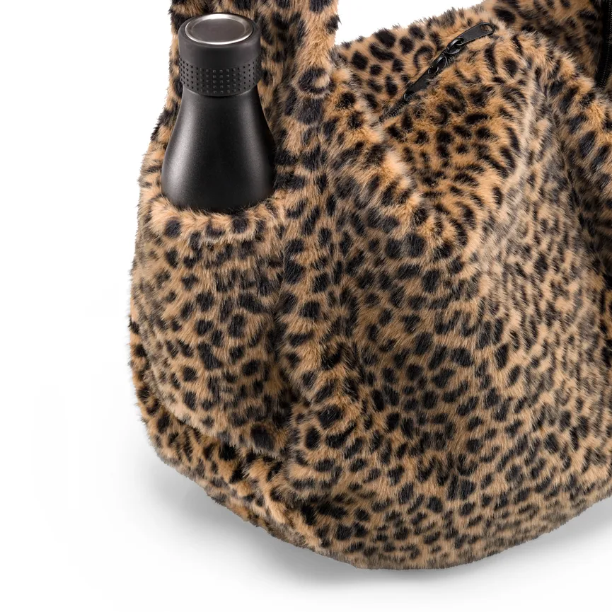 Moonbag "leo fake fur" detail