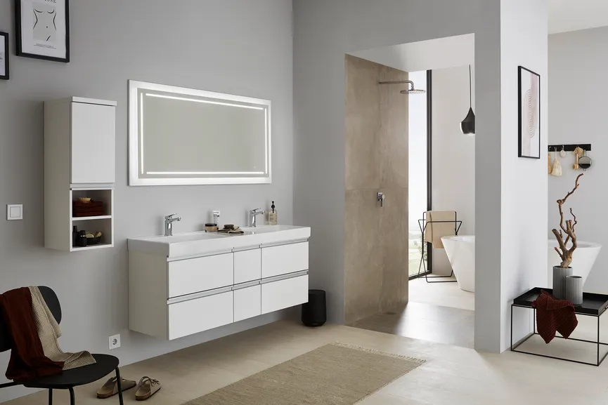 *Highboard, links milieu