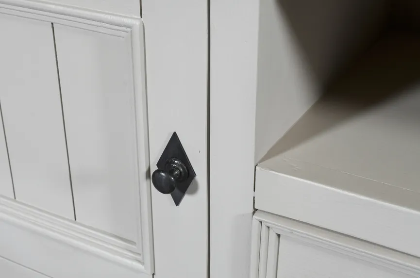 Lowboard detail