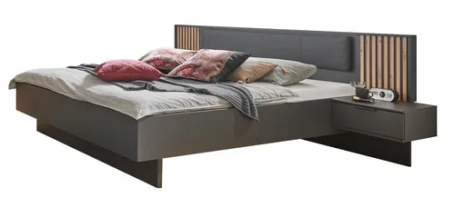 Bett mit Nachttischen