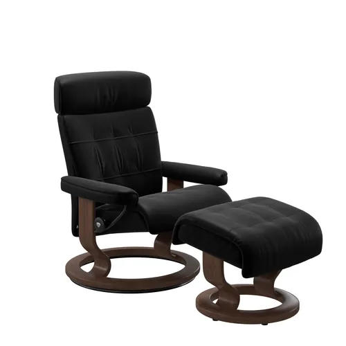 Sessel mit Hocker