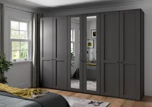 Kleiderschrank 