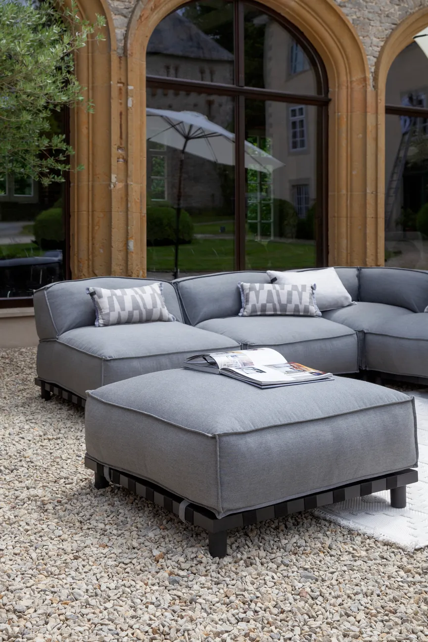 ** Hocker & Recamiere mid grey detail