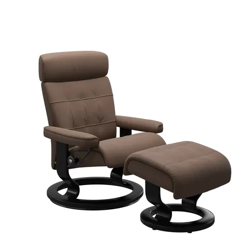 Sessel mit Hocker