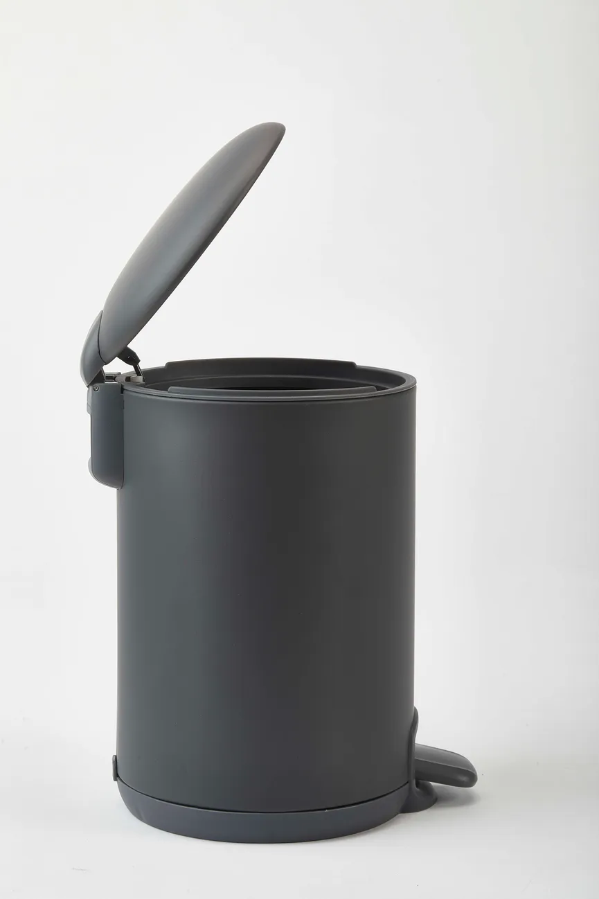 Tretabfalleimer Kaz 3L dark detail