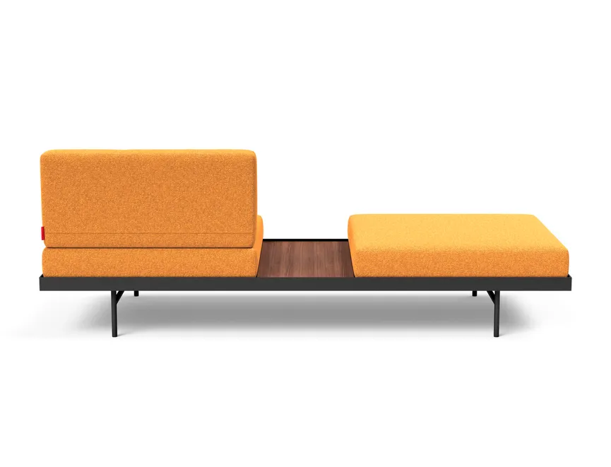 Sofa mit Walnusstisch detail