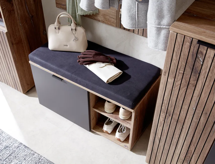 Garderobenbank detail