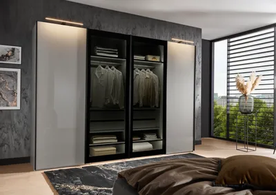 Schwebetürenschrank