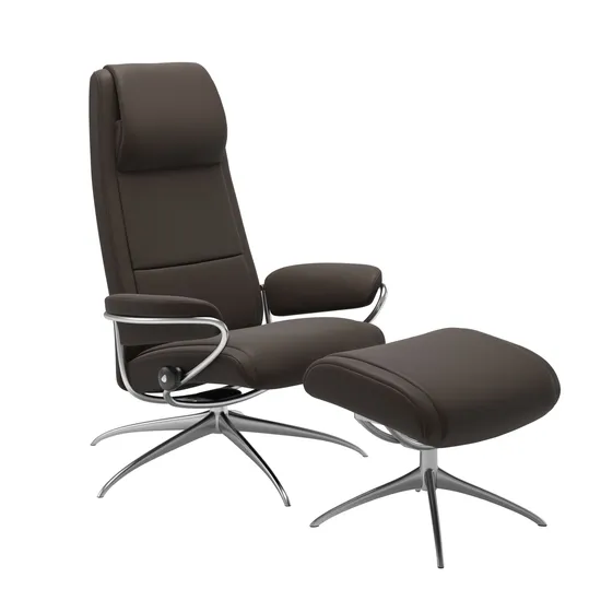 Sessel mit Hocker