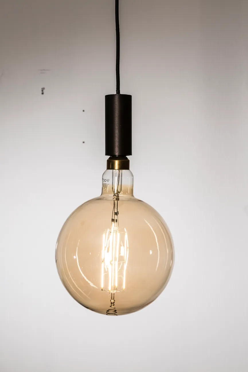 E27/9W LED Globeform dimmbar detail