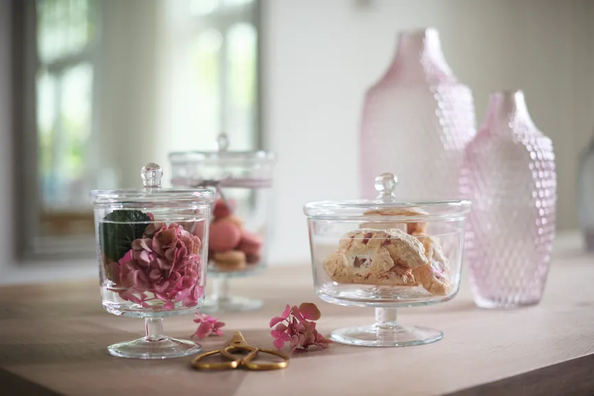 Dose "Poesia" S auf Fuß milieu