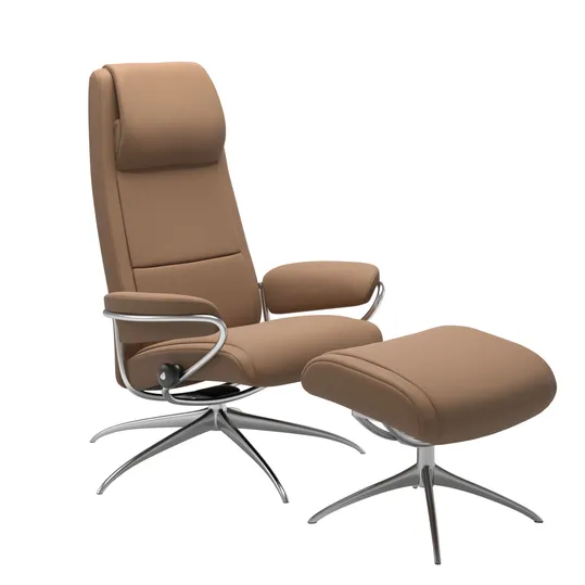 Sessel mit Hocker