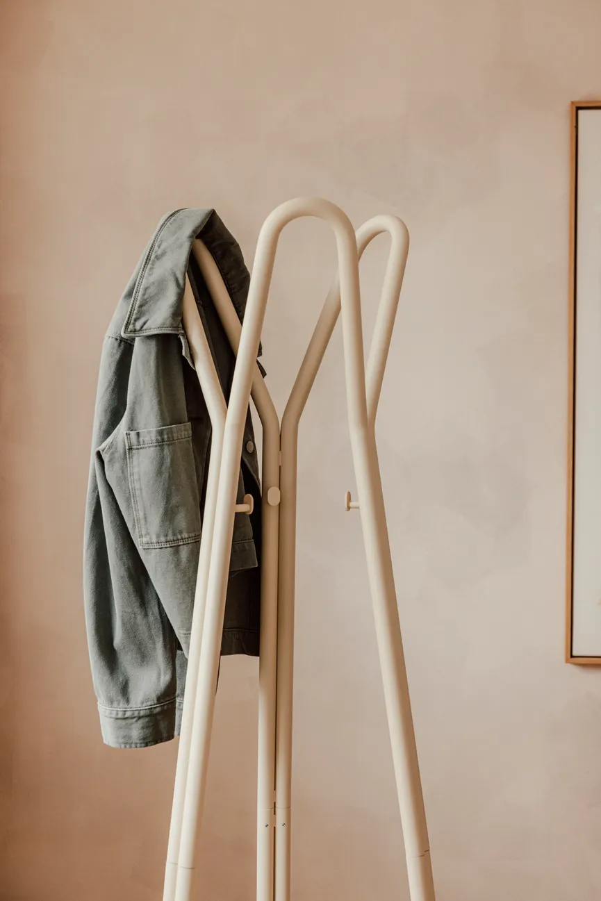 Garderobenständer detail