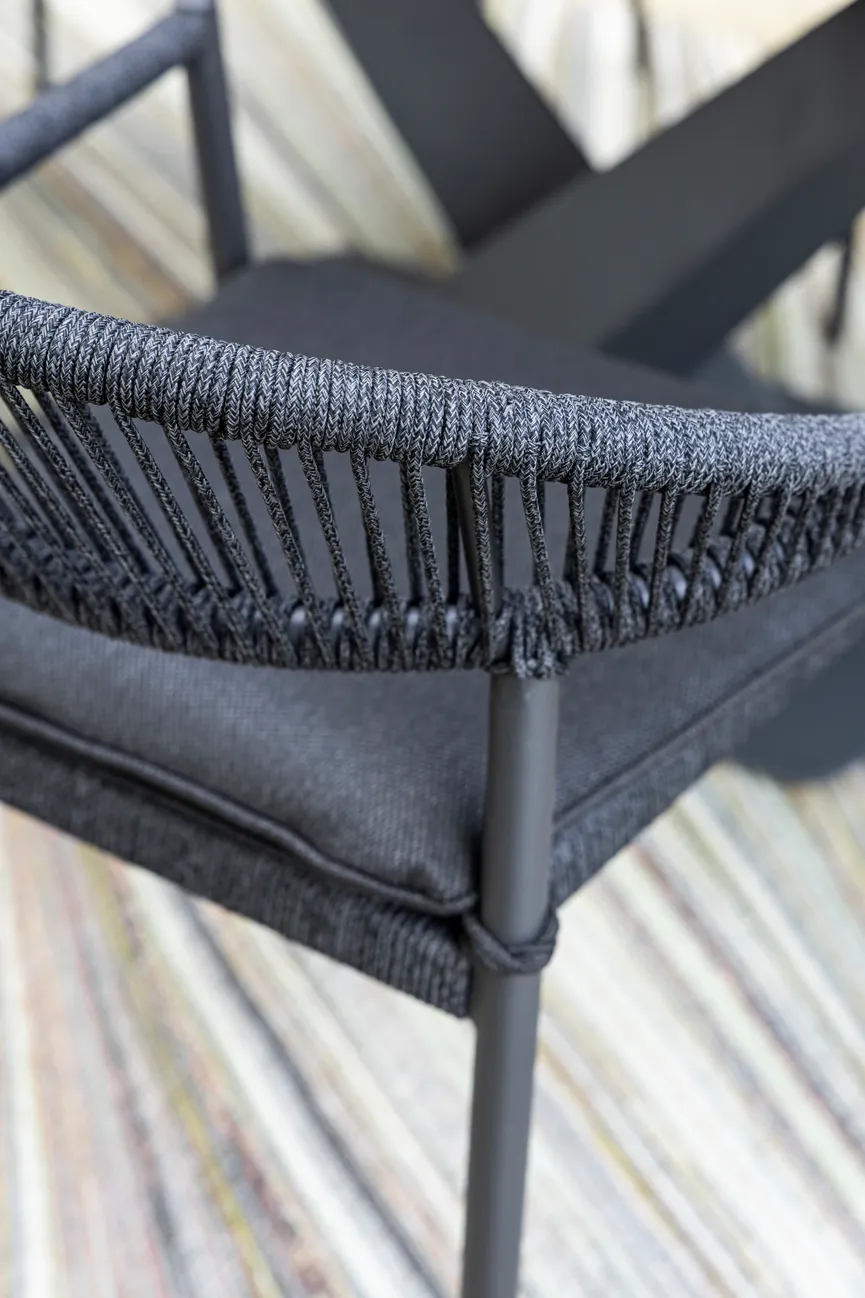 ** Armlehnstuhl stapelbar detail