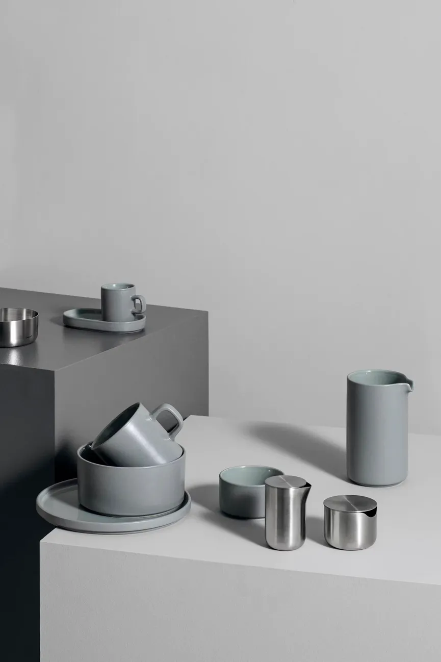 Becher "Pilar" pewter 250 ml milieu